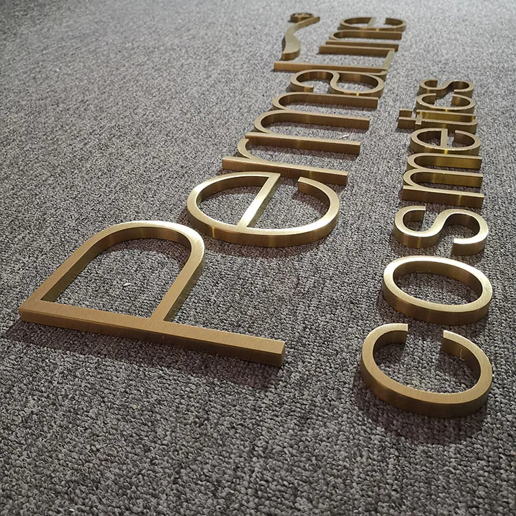 Золотые 3D-буквы из нержавеющей стали с титановым покрытием