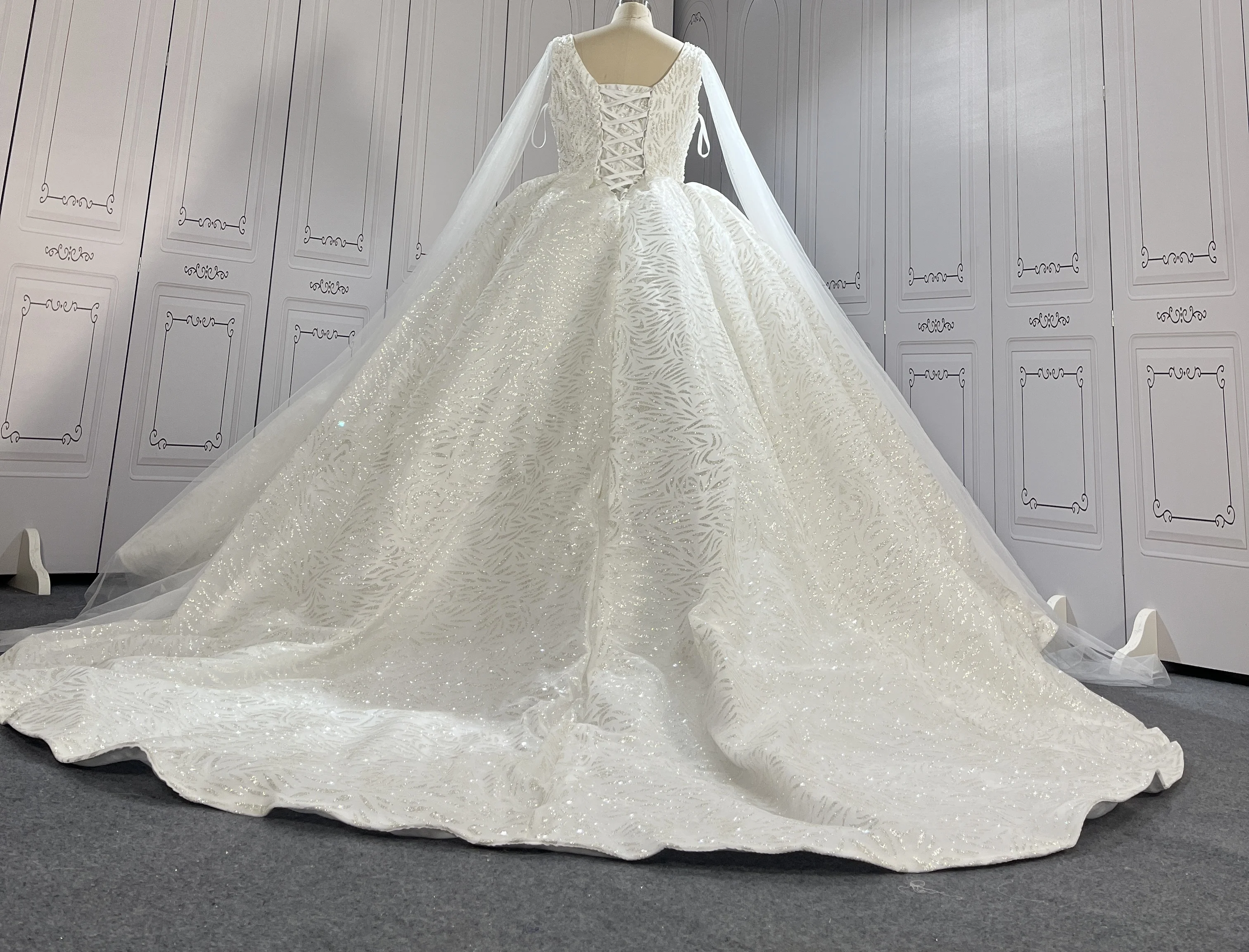 White Polyester High Quality Victorian Stylish Lace V-Neck Vintage Ball Gown Wedding Dress For Women