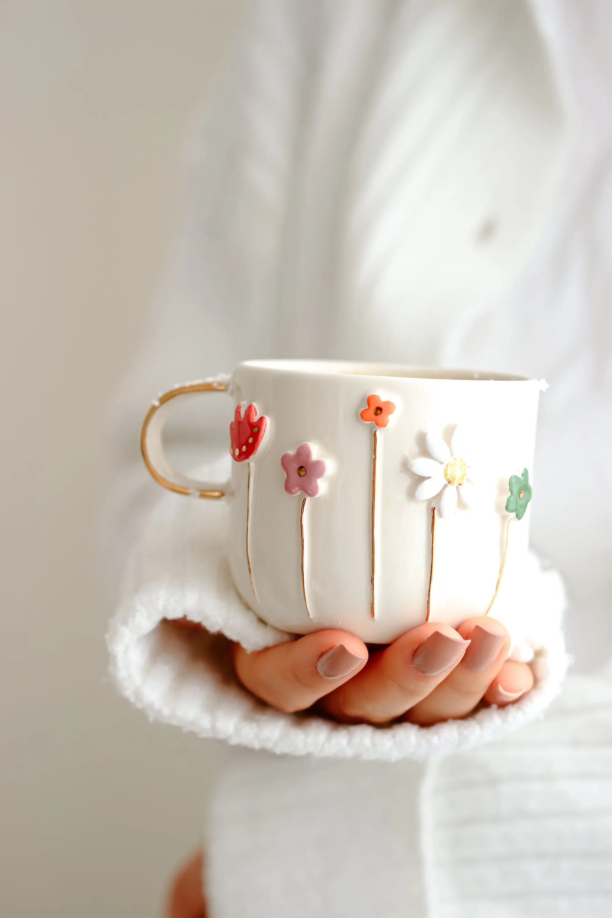 Custom 2024 New Design Handmade Creative Tea Coffee Cup Hand Painted Ceramic Flower Mug for Birthday Valentines Mothers Day Gift