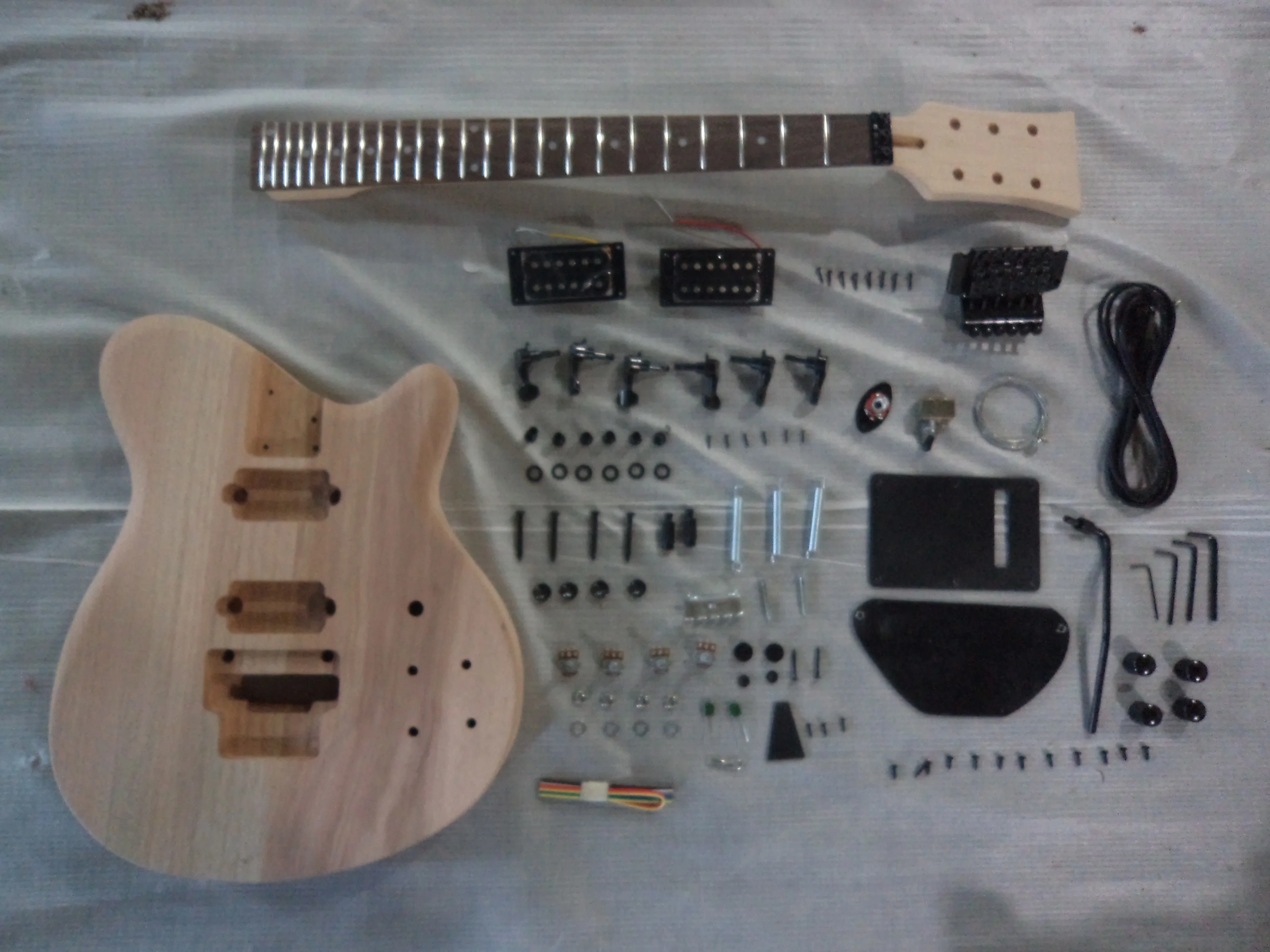 SKU028 DIY Unfinished Guitar Kit