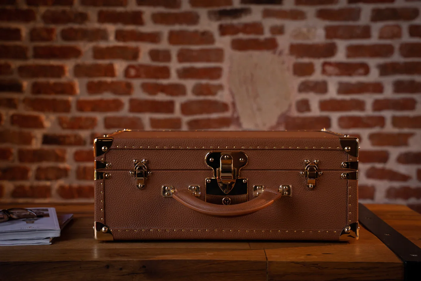 Customized Vintage Suitcase Royal Watch Case Retro Leather Case for Painting Arts and Jewelry