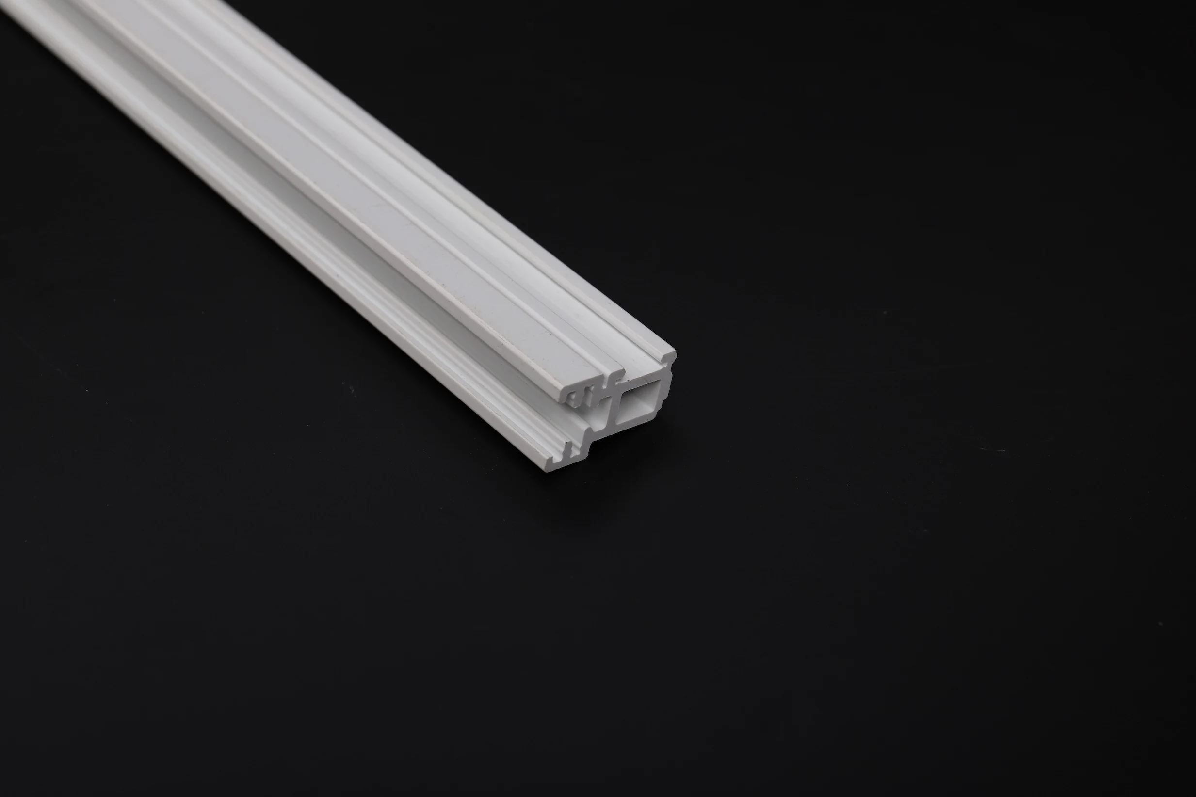 Прямая Заводская конкурентоспособная цена Kebao китайские Pantone цвета пластиковые ПВХ профили для наружного и внутреннего декора