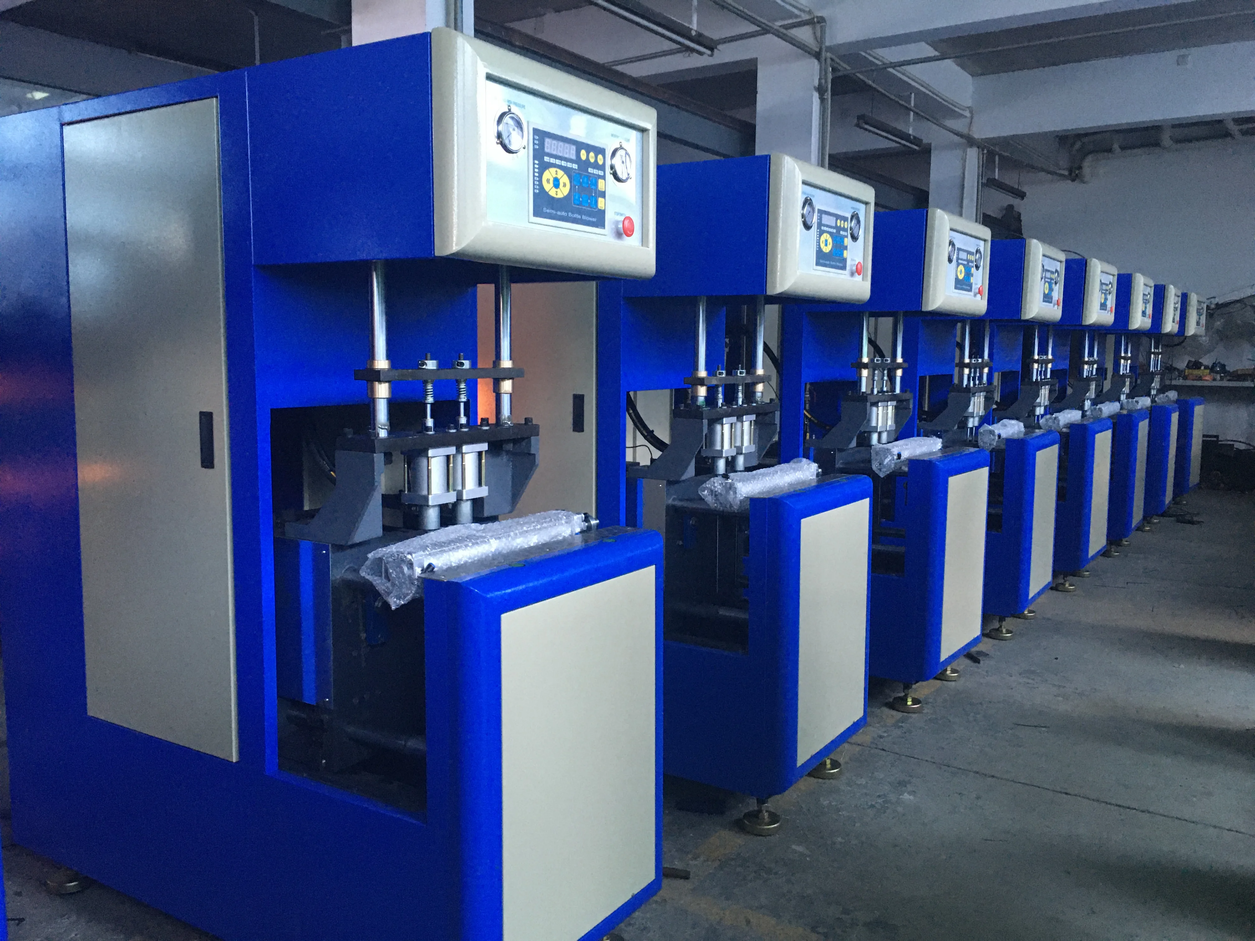 OGMS-4 semi-auto 4 cavity blowing machine with preform autoloader and bottle conveyor