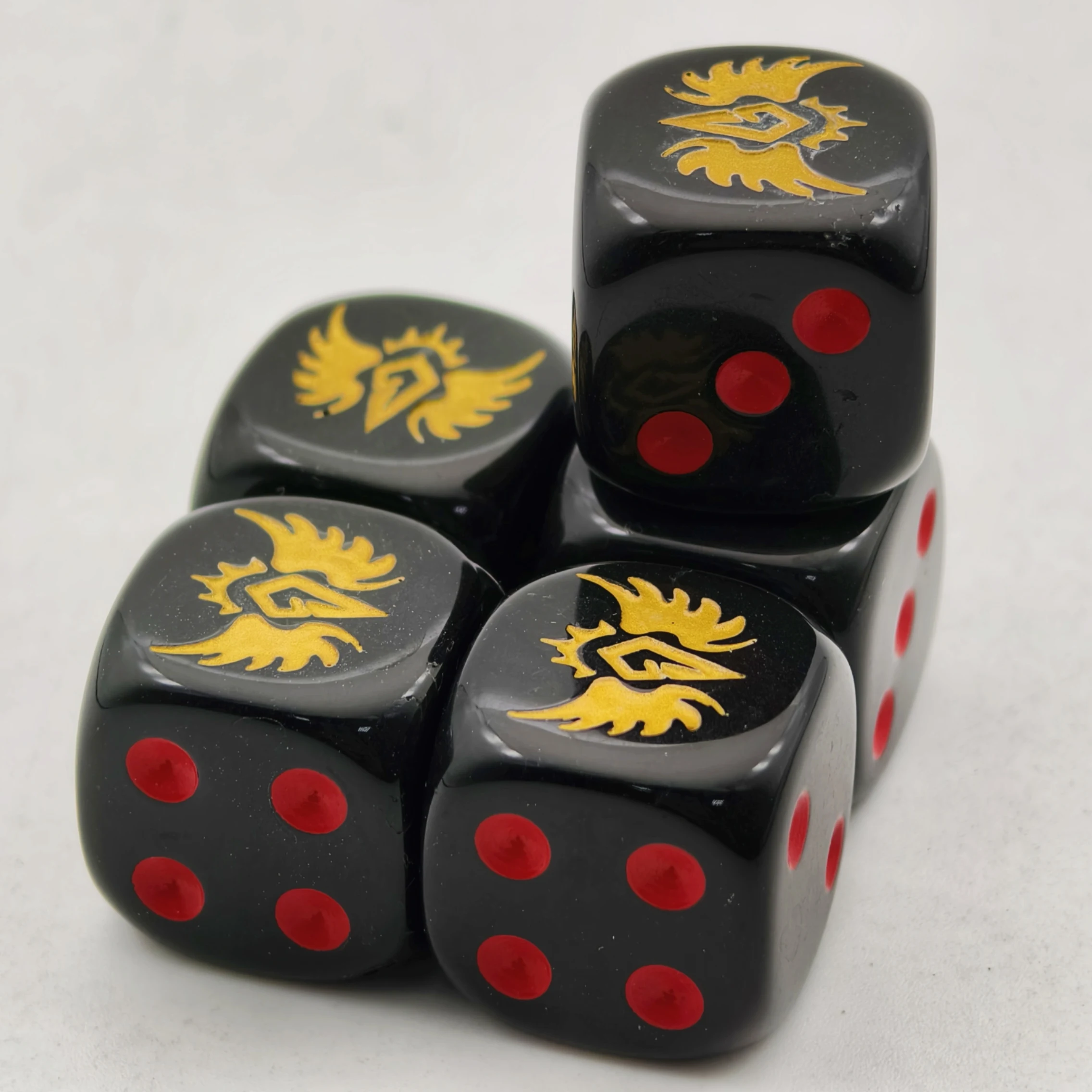 luxury colored low moq corner black dice set engrave customized logo symbol plastic acrylic d6 16mm adult games casino dice set