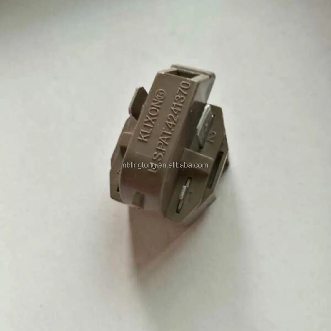 High Quality Refrige Relay Overload with 4 Pins PTC Compressor Starter Relay 6750C-0005P