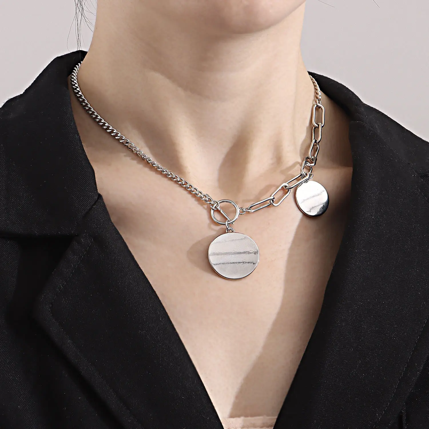 2021 New Fashion Handmade OT Button Single Layer Choker Silver Color Paperclip Chain Round Wafer Disc Necklace for Women Jewelry