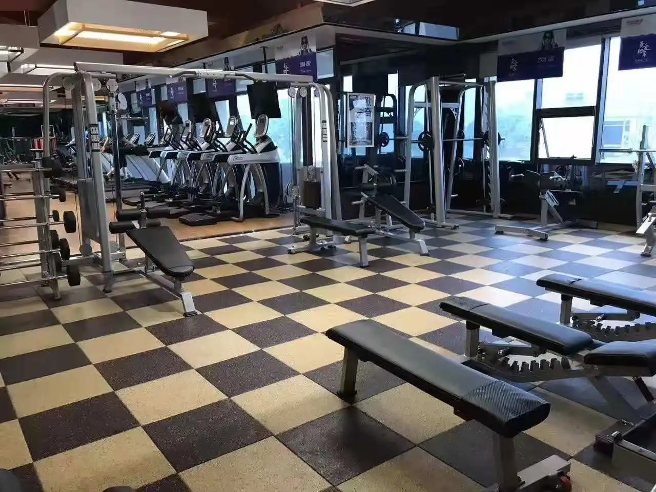 
Rubber Flooring Gym Kitchen Playground Outdoor Indoor Rubber Flooring 