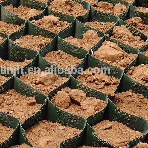  Геоячейка для защиты почвы от