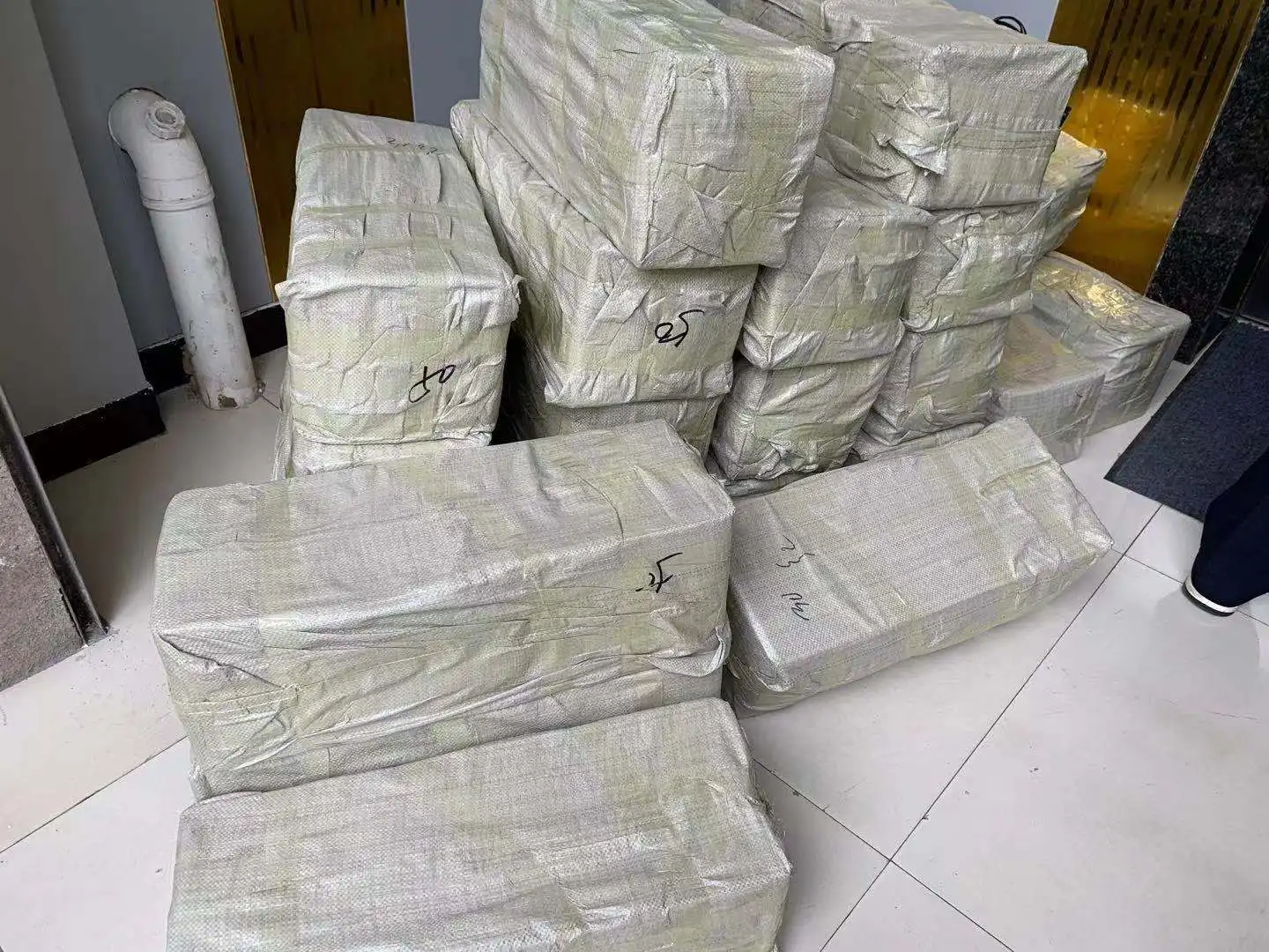  Бесплатный образец готов к отправке высокое качество 10 кг 15 20 30 40 50 весовые тренировочные гантели набор регулируемых
