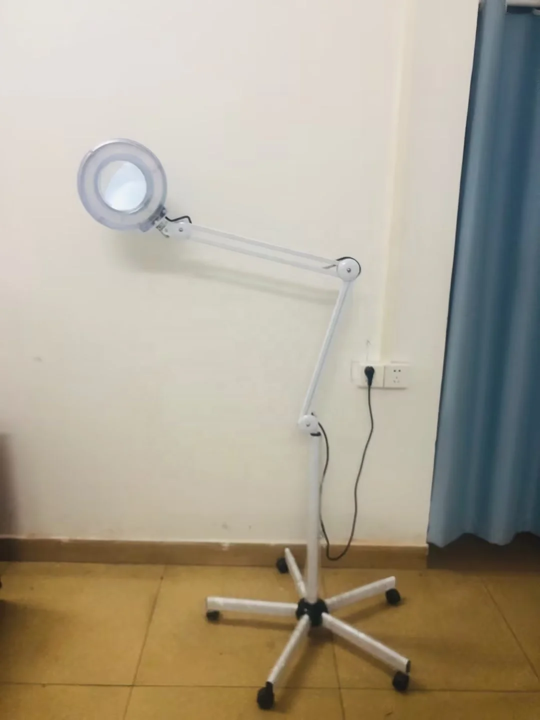 Mass Production Top Quality Magnifying Mirror with Light Lamp  Tattoo Embroidery  Magnifier Floor Lamp