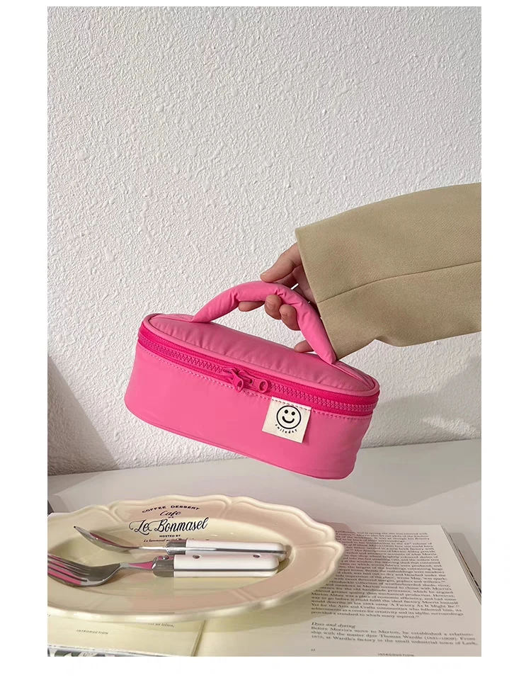 Soft Hand Feeling Travel Toiletry Kit Fashionable Cosmetic Organizer Makeup Bag with Zipper Closure For woman