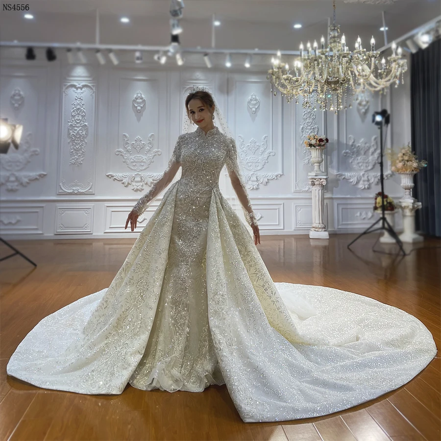 Высококачественное платье-макси с воротником-стойкой