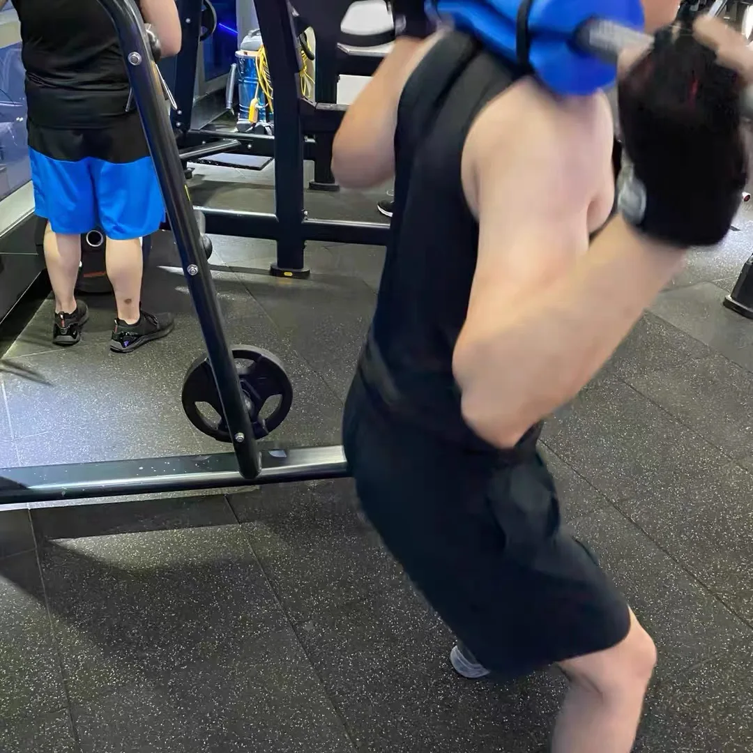 Тренажерный зал резиновые грузы утягивающие бедра приседание поролоновая