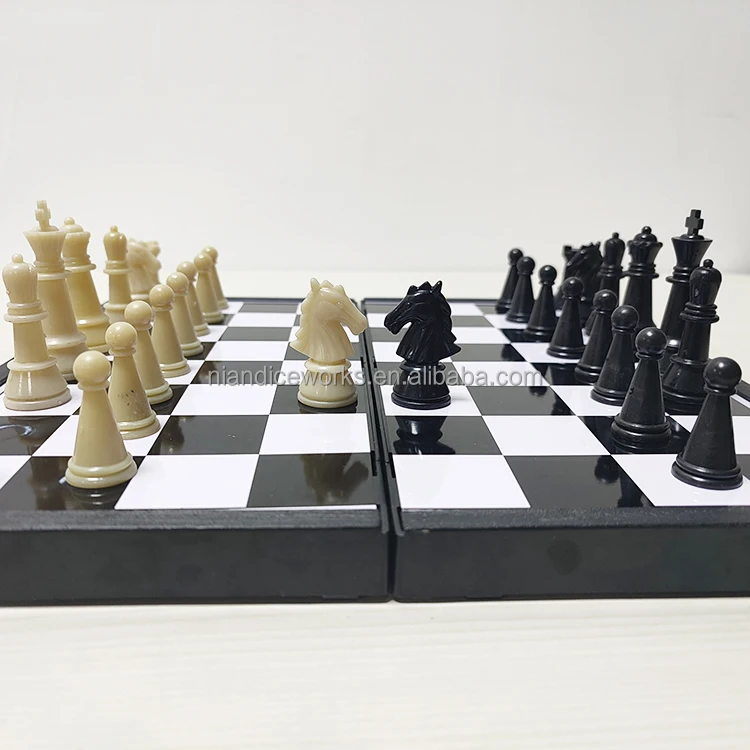 Mag plastic chess 1