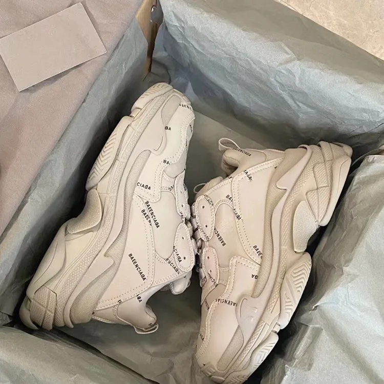 Wholesale Top Quality Walking Style Shoes Luxury Sneakers 2022 Designer Original Brand Bb Triple S Stock Shoes