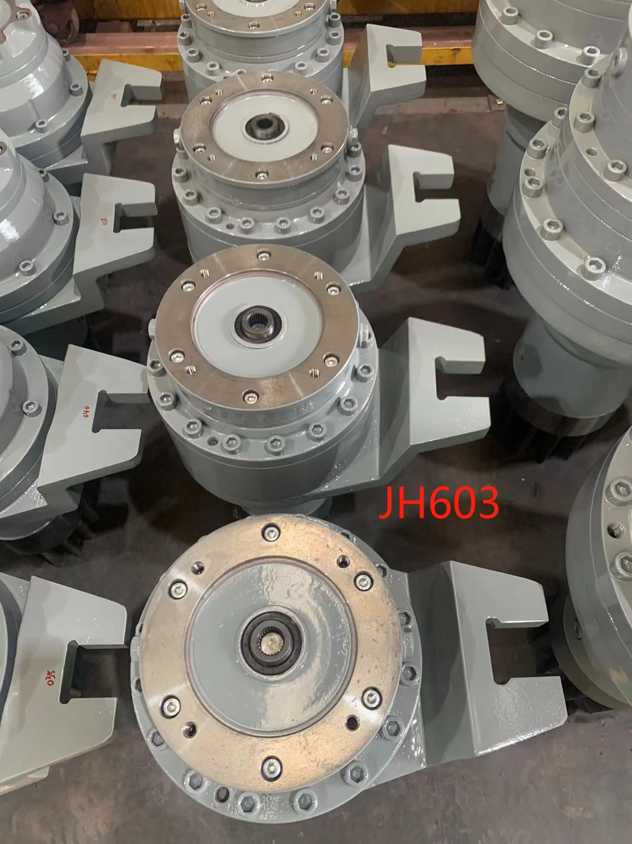 JH603 Slewing Reducer for tower crane (105kg/set, 654*454*705mm for 2 sets)