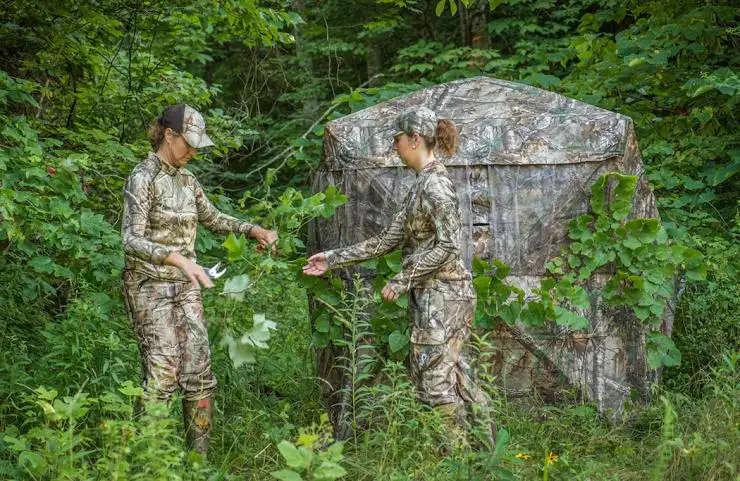 2.4x 2.4m camouflage shelter Portable Hunting Shelter Weatherproof hunting shed manufacturing factory