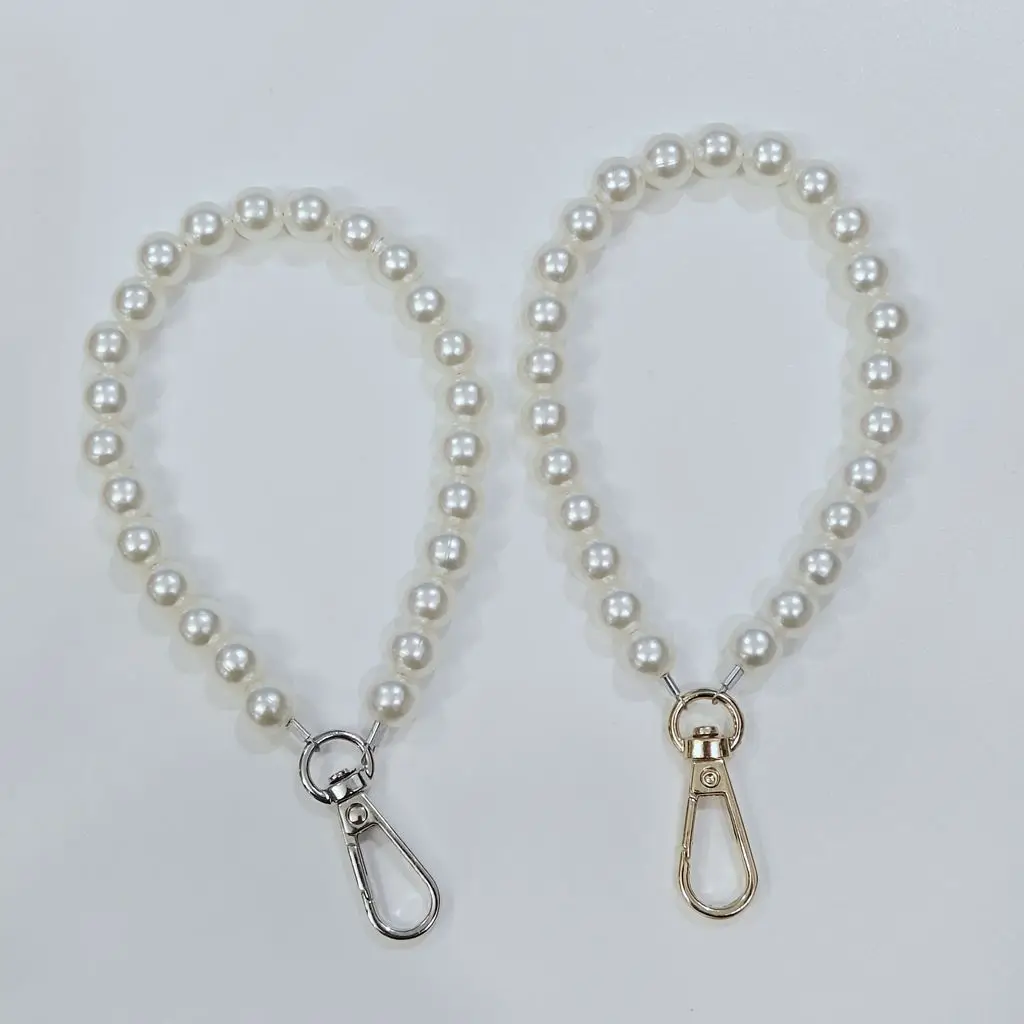 Factory wholesale Pearl Keychain Creative Small Gift Pearl Key Ring With Steel Wire Beading Pendant Key For Bag Accessories