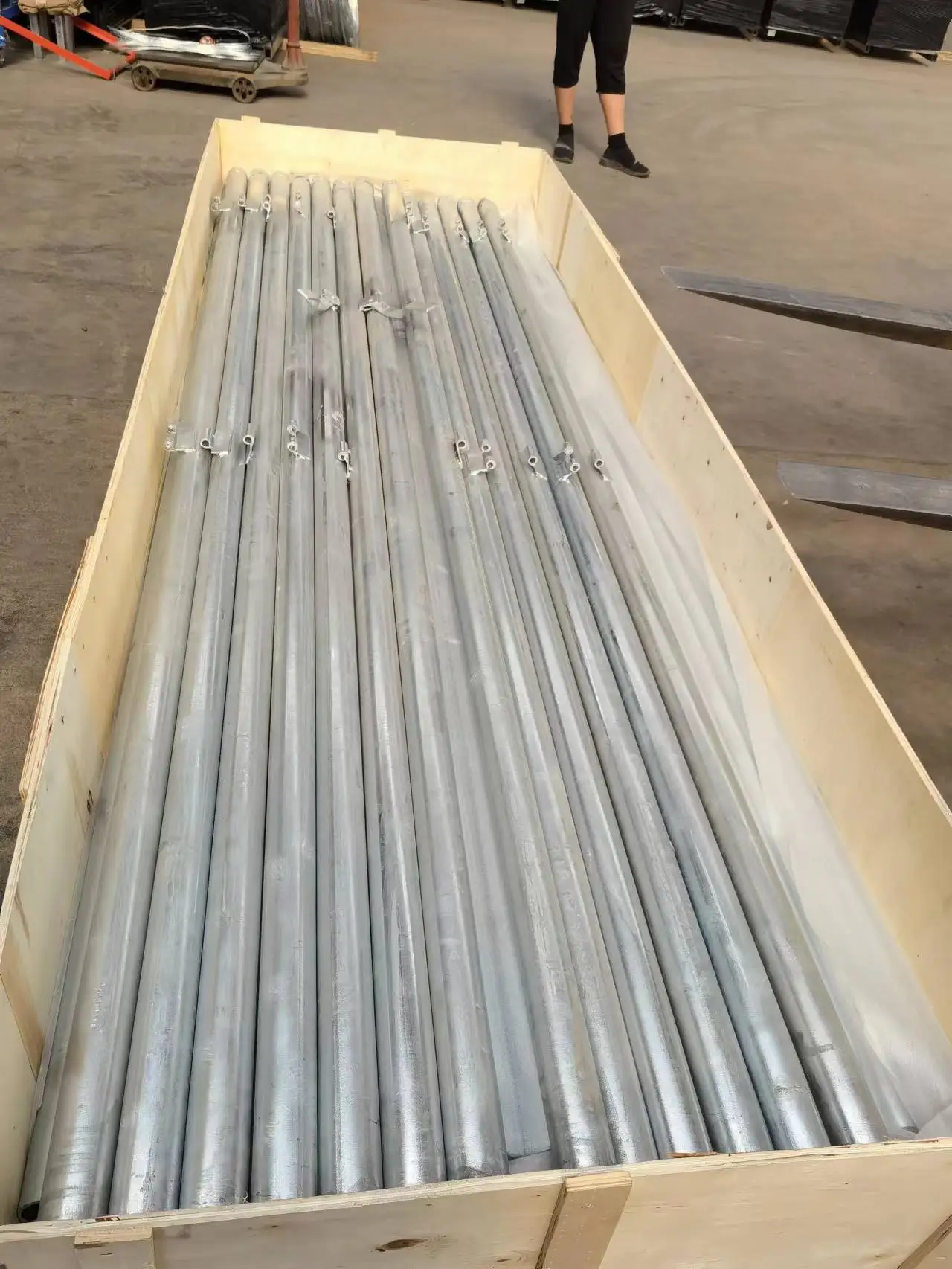 1.8m High Black Pool fence outdoor Game Garden Fence Galvanized Steel Mesh solar farms fencing how much