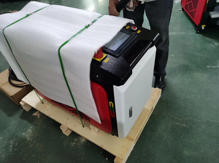 Handheld Laser Welding Machine 1500w Max Raycus  Machine Fiber Laser Handheld for Steel Aluminum Welding