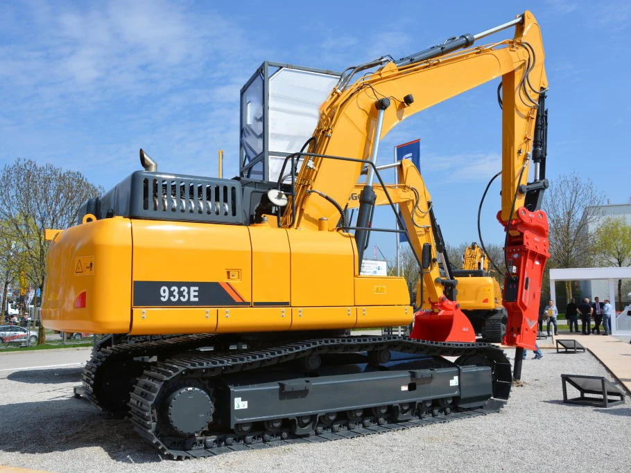 LiuGong 33-тонный экскаватор 933E с двигателем Cummins мощностью 215 л.с.