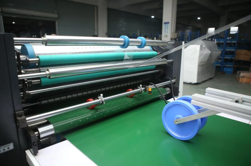 Automatic shaped window patching machine for carton and E-flute box