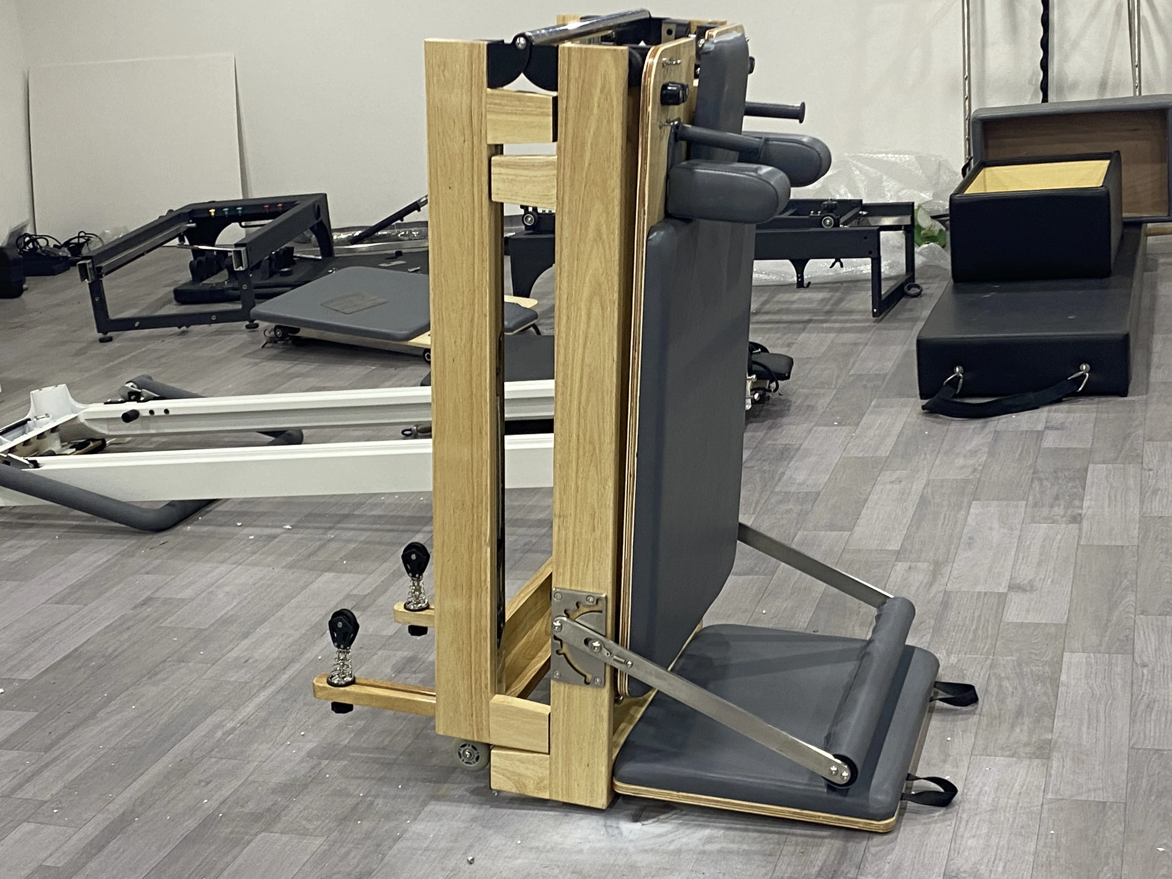 Factory Price Foldable Pilates Training Bed Fitness Exercise Stretch Equipment Machine High Quality Wood Pilates Reformers