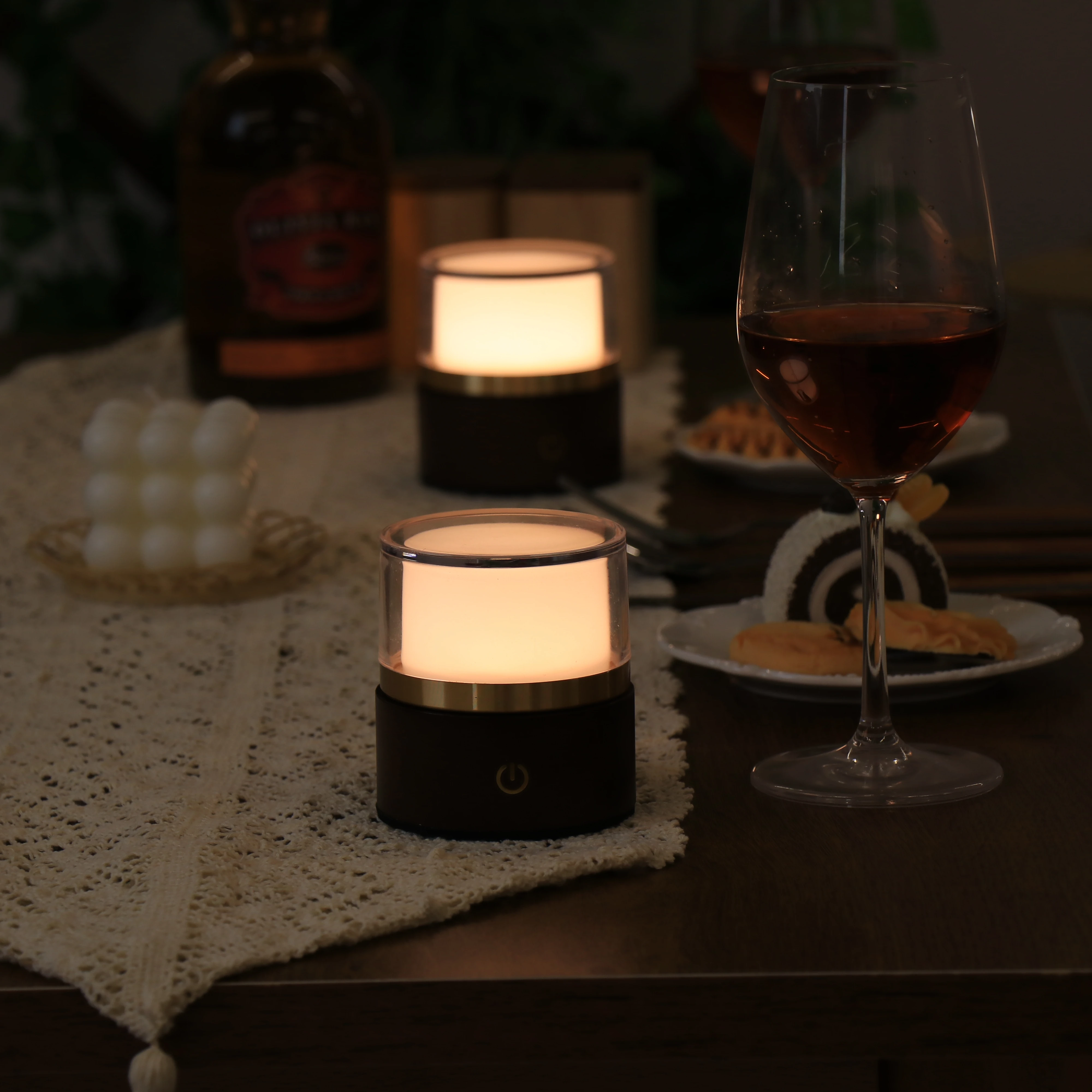 Wholesale low MOQ  portable rechargeable touch LED cordless atmosphere table lamp for bar and restaurant