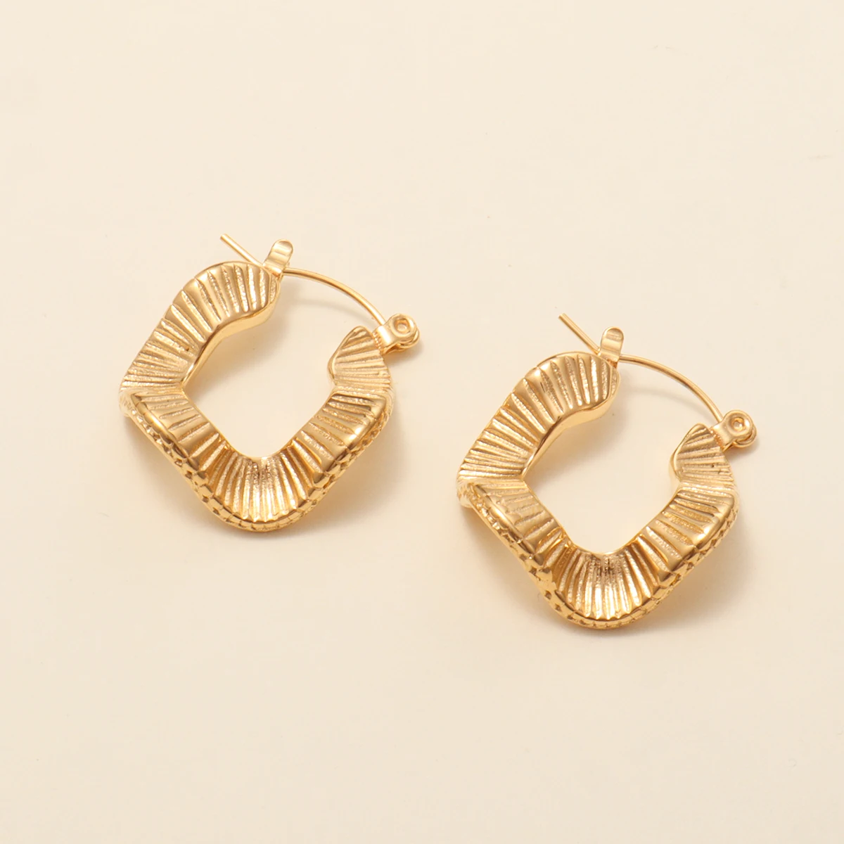 Hypoallergenic 18K Gold Plated Stainless Steel Circle Earrings Women Jewelry Creative Unique Wavy Shaped Hoop Earring Waterproof