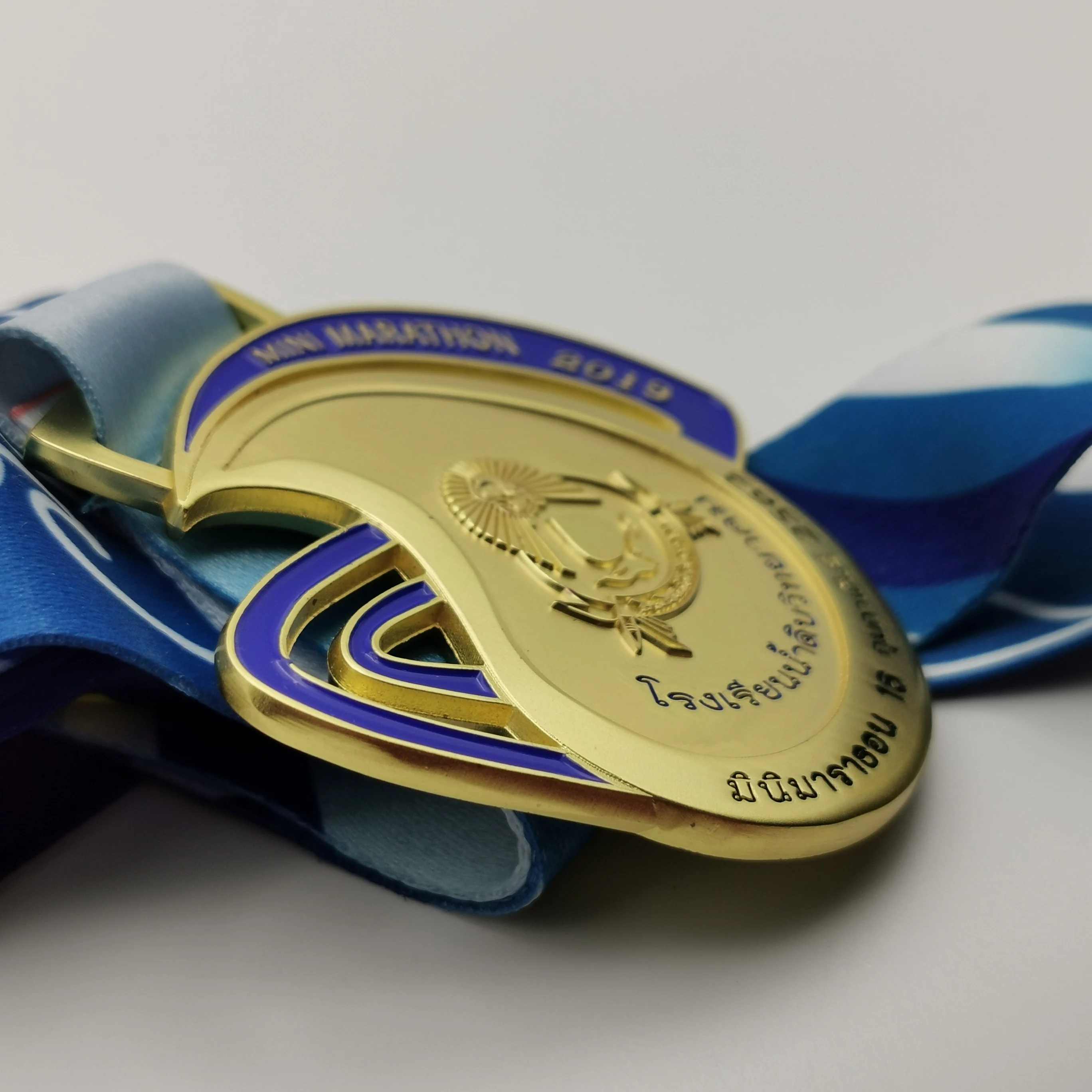 
custom Feiyu plated gold movement medalshape running medals with ribbon ribbon for medals 