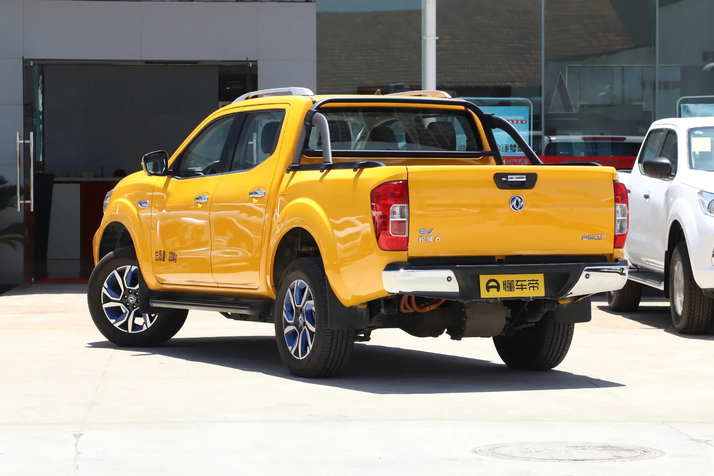 Good quality LHD new electric truck 4x4 electric cars dongfeng pickup truck