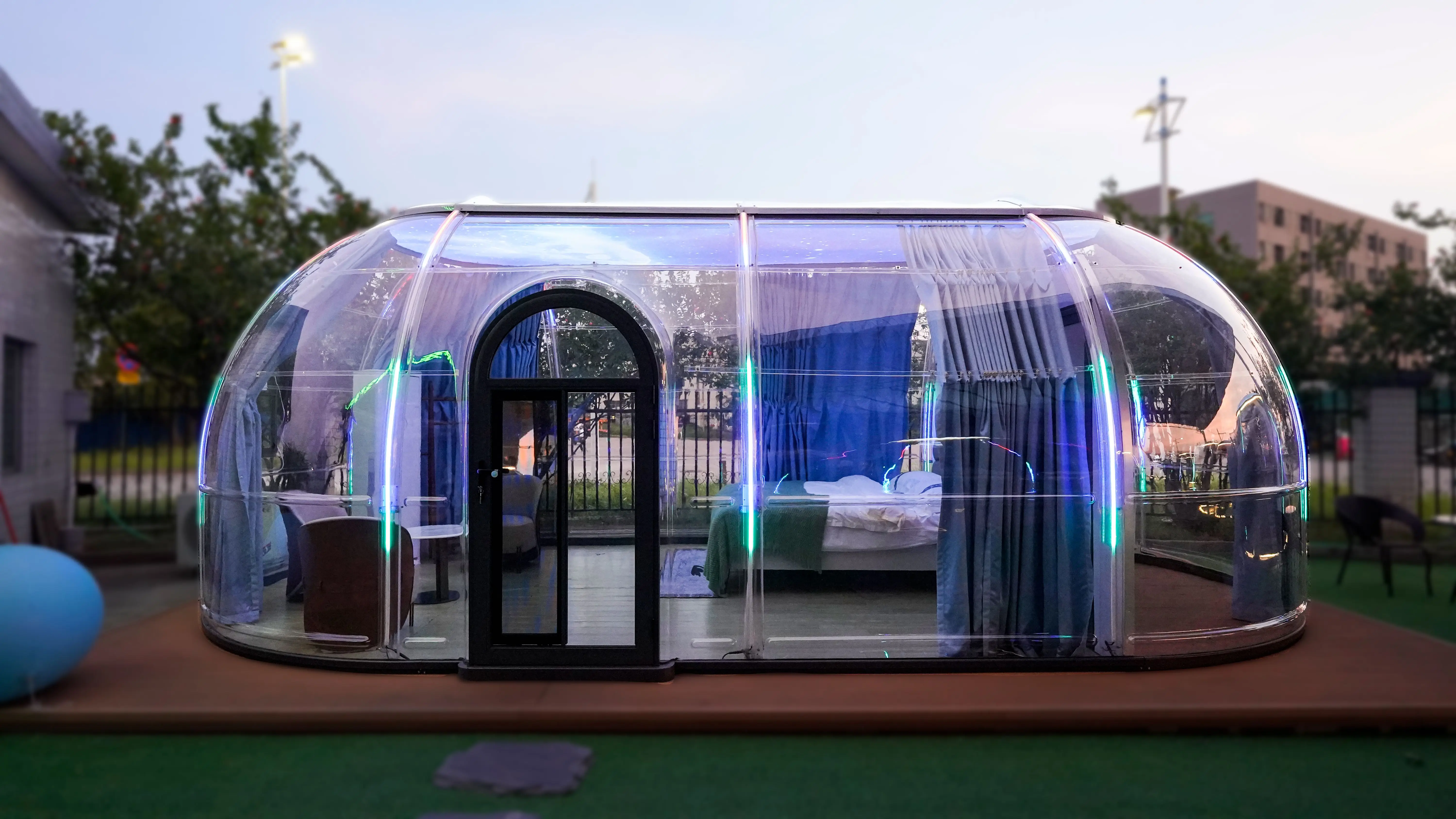 Fashionable PC Tough Dome Tent Outdoor Star Cabin Bubble Tent for Restaurant Camping Made of Durable Container Material