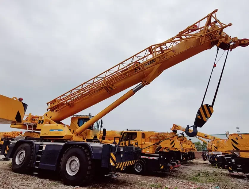 Truck Cranes 90000kg All Rough Terrain Crane XCR90-M Best Price Manufacture 90Ton Lifting Boom crane