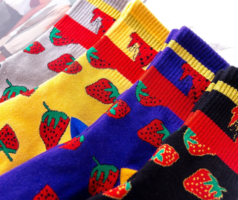 Fashion Womens Socks Cotton Strawberry Jacquard Glitter Crew Socks For Girls Ladies