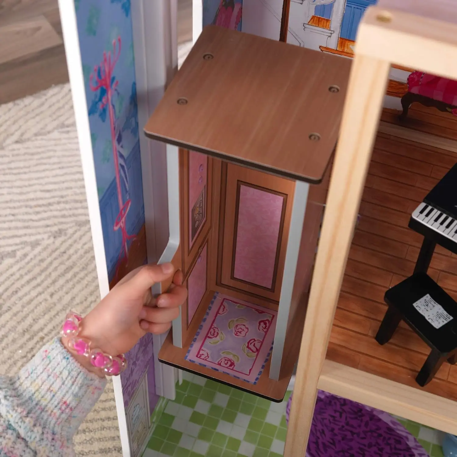 New Style Hot Selling 13 Furniture Pieces Children Luxury Wooden Toy Dream Doll House for Kids 121 cm