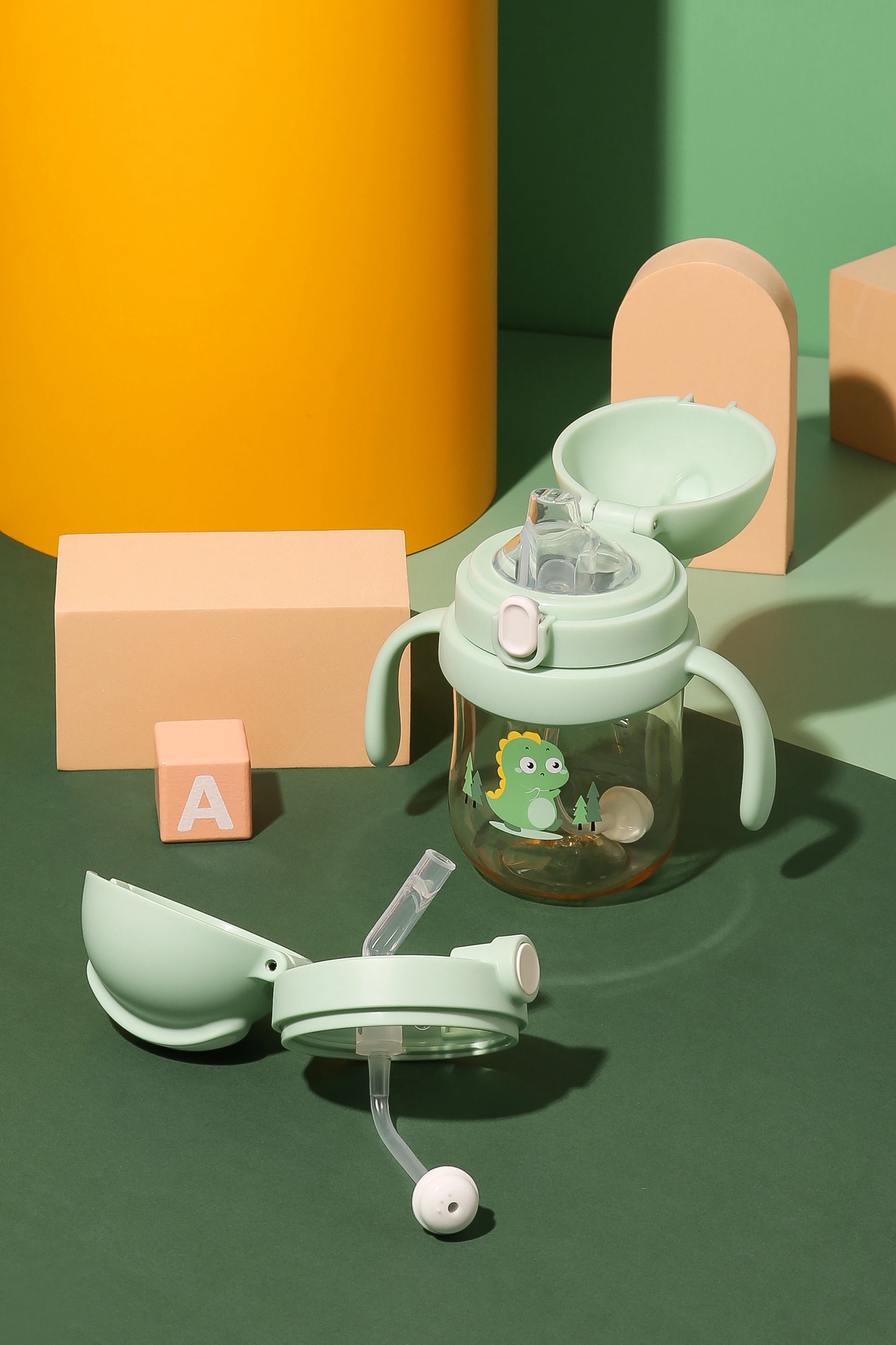 Custom Oem Bulk Light Portable Cute Tritan Bottle Toddler Baby Trainer Sip Sippy Cup With Straw For Kid