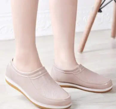 Fashionable and trendy adult cow tendon sole seasonal low cut work and low tube anti slip sole seasonal low cut work water shoes