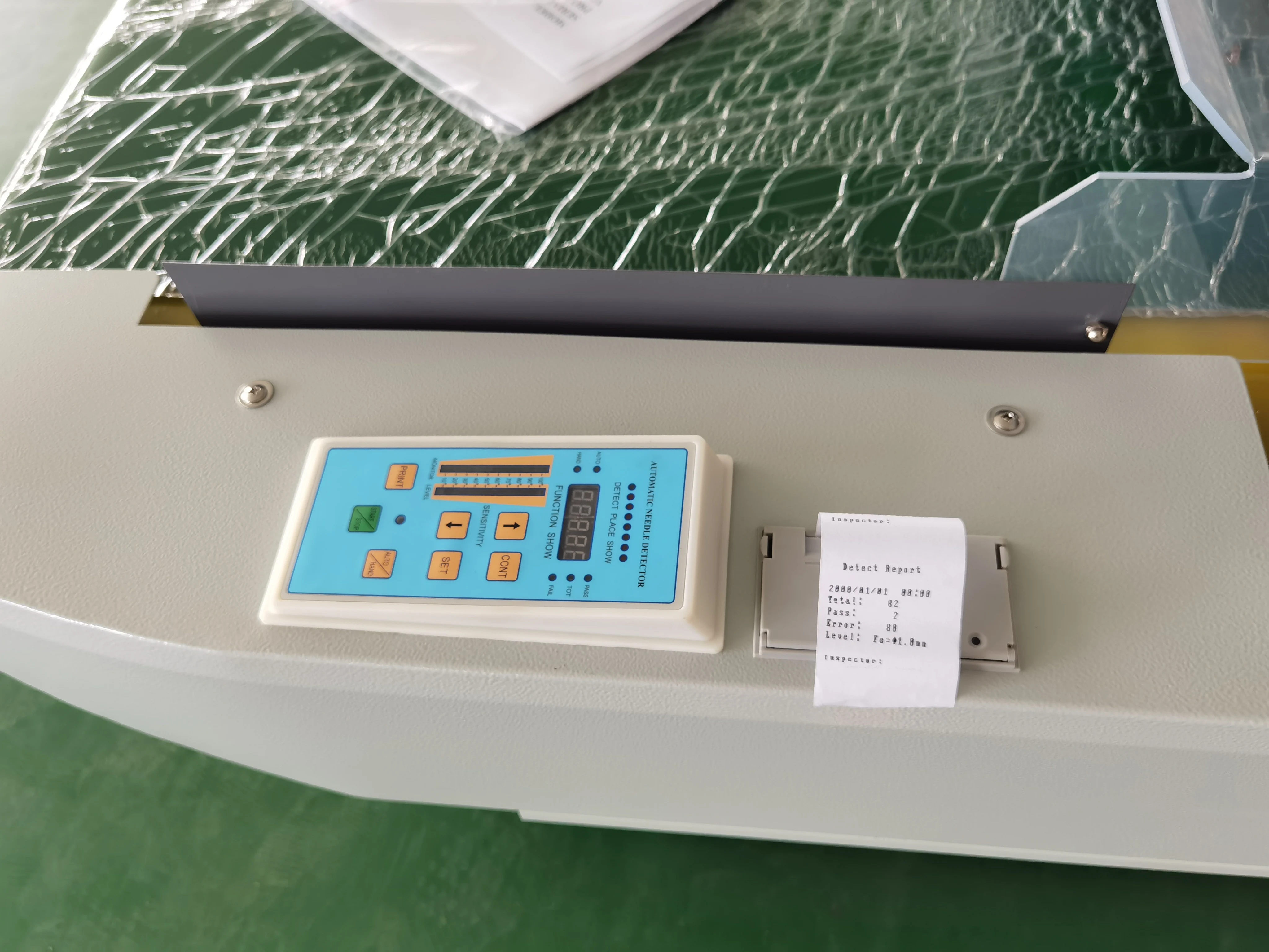 K688S Automatic Auti-jamming single needle detector  machine with small printer for garment