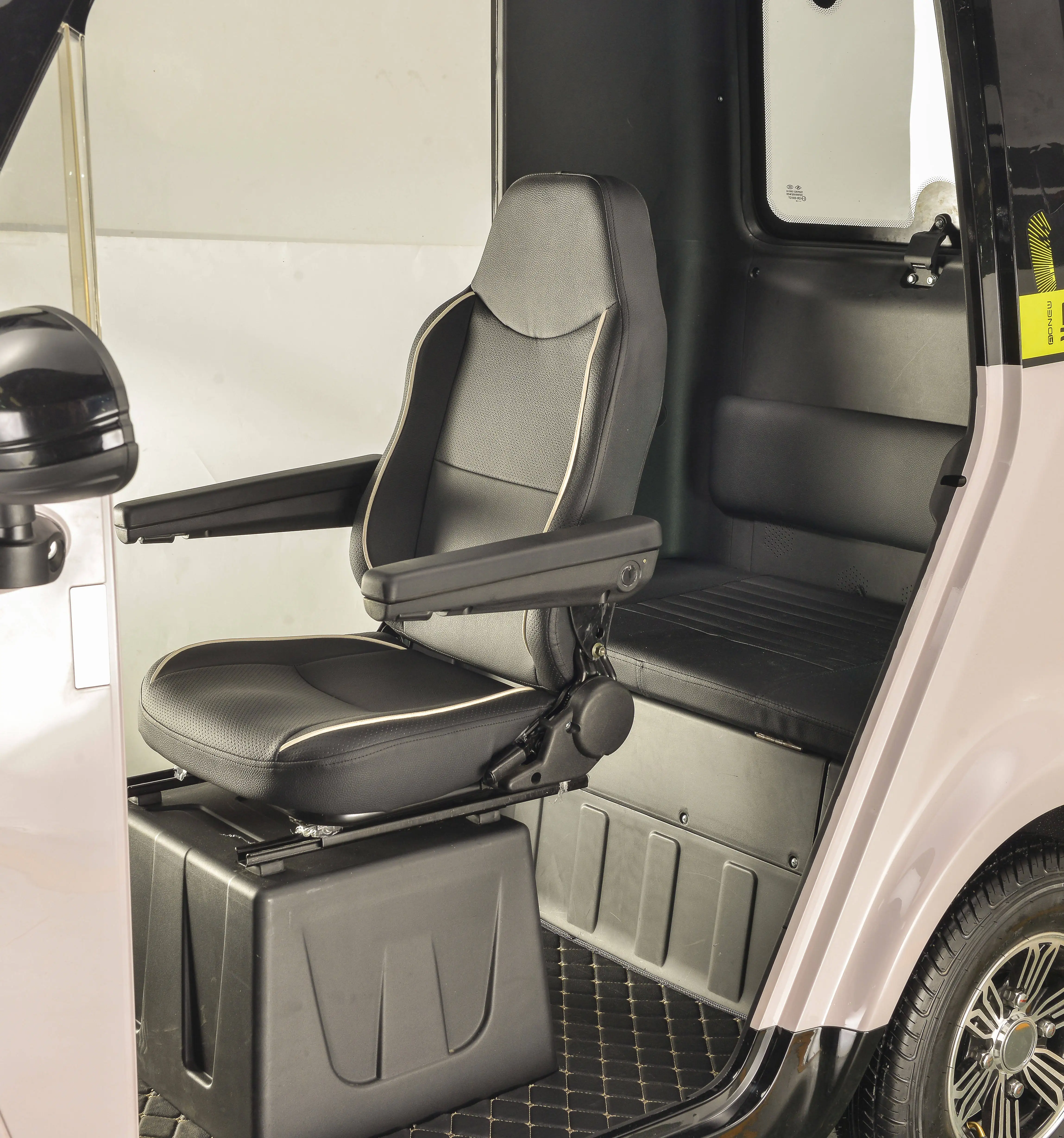 New energy vehicles factory direct sale 3 wheel electric tricycle  without door for passenger