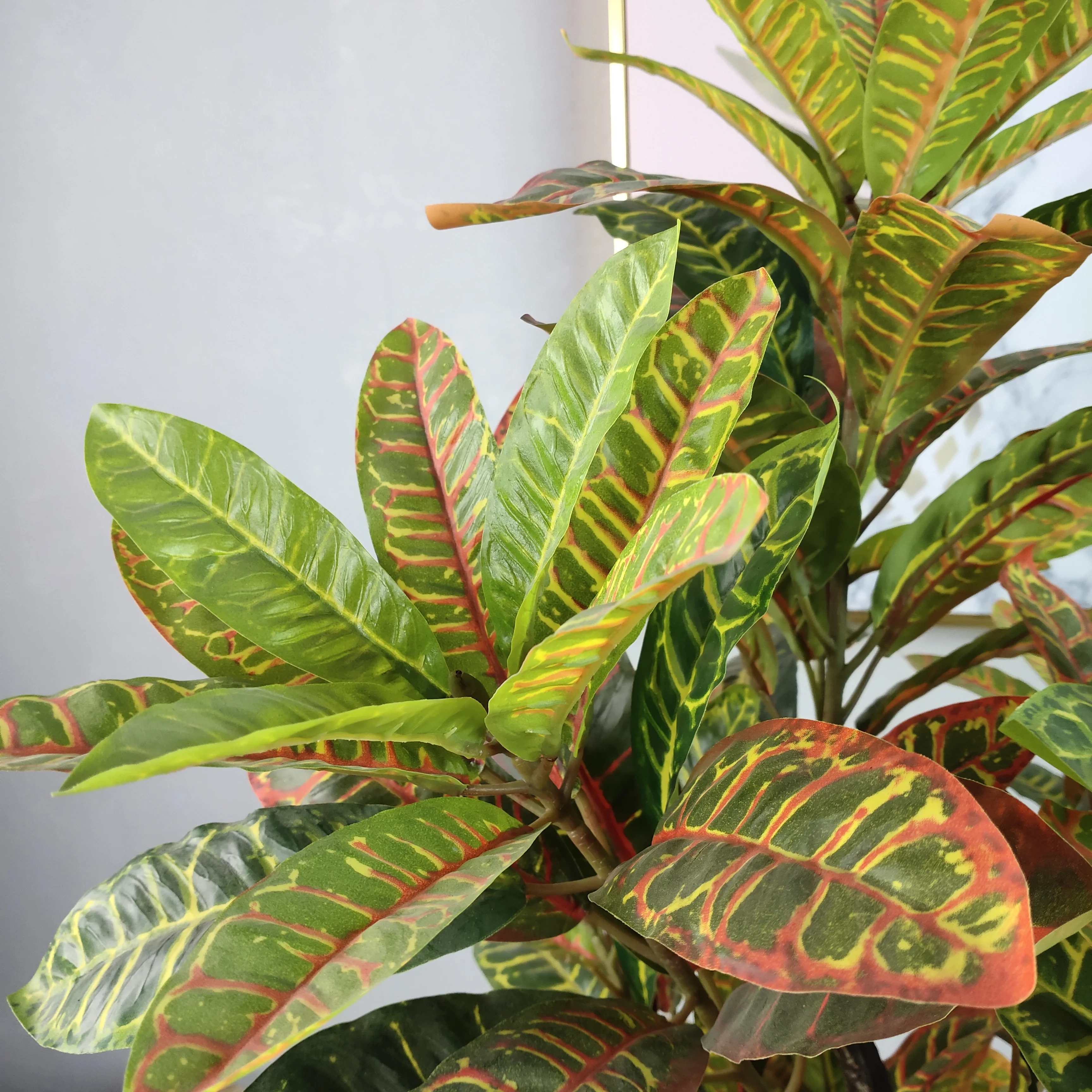 High quality beautiful leaves wholesale Artificial Croton Codiaeum variegatum Plant tree