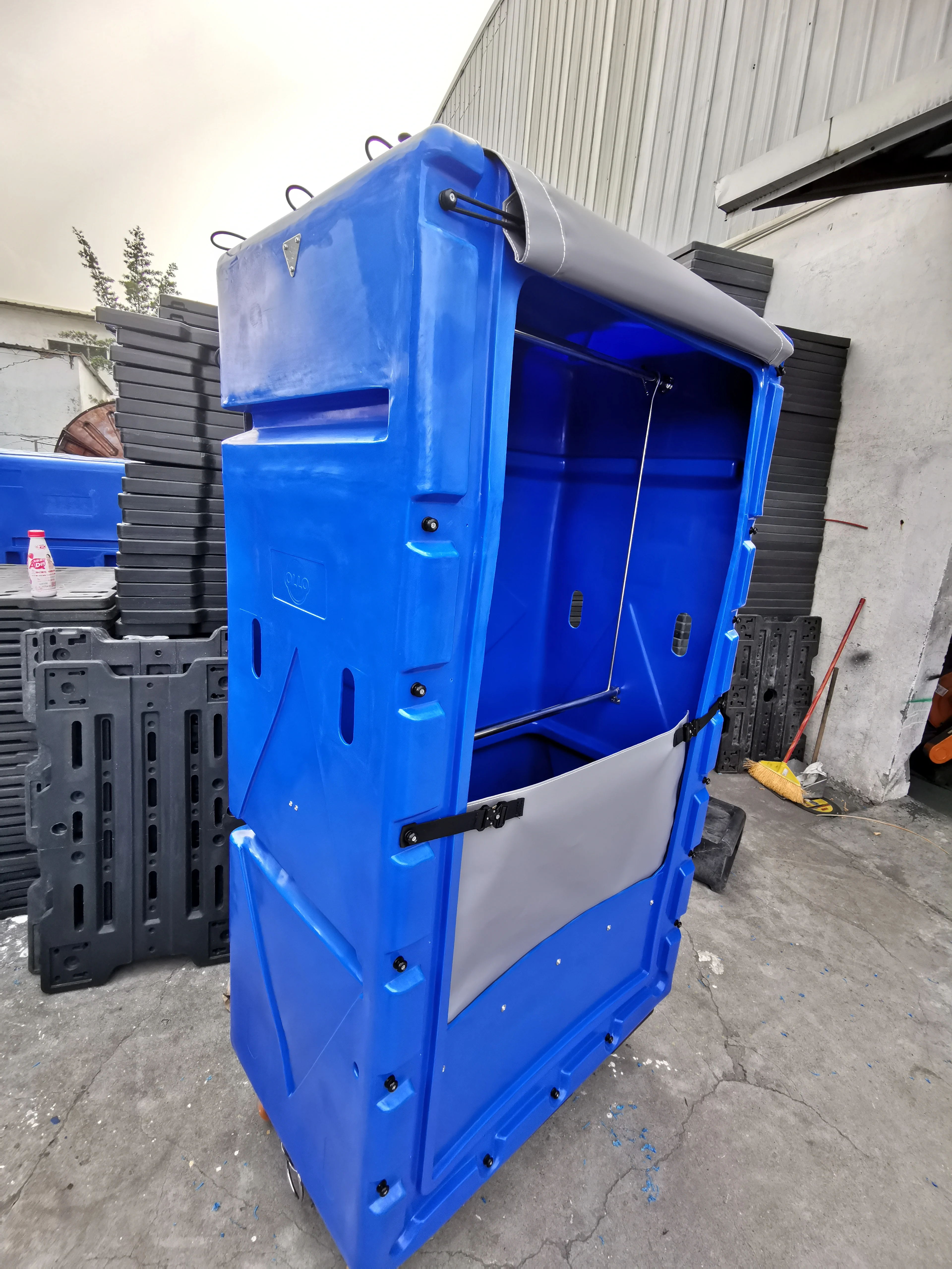 1100L Durable HDPE Plastic Large Capacity Laundry Trolley Laundrycart With PVC Canvas