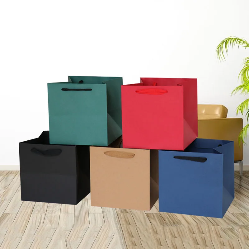 Recyclable white Kraft paper bag laminated luxury paper packaging clothes bag with handle for gift