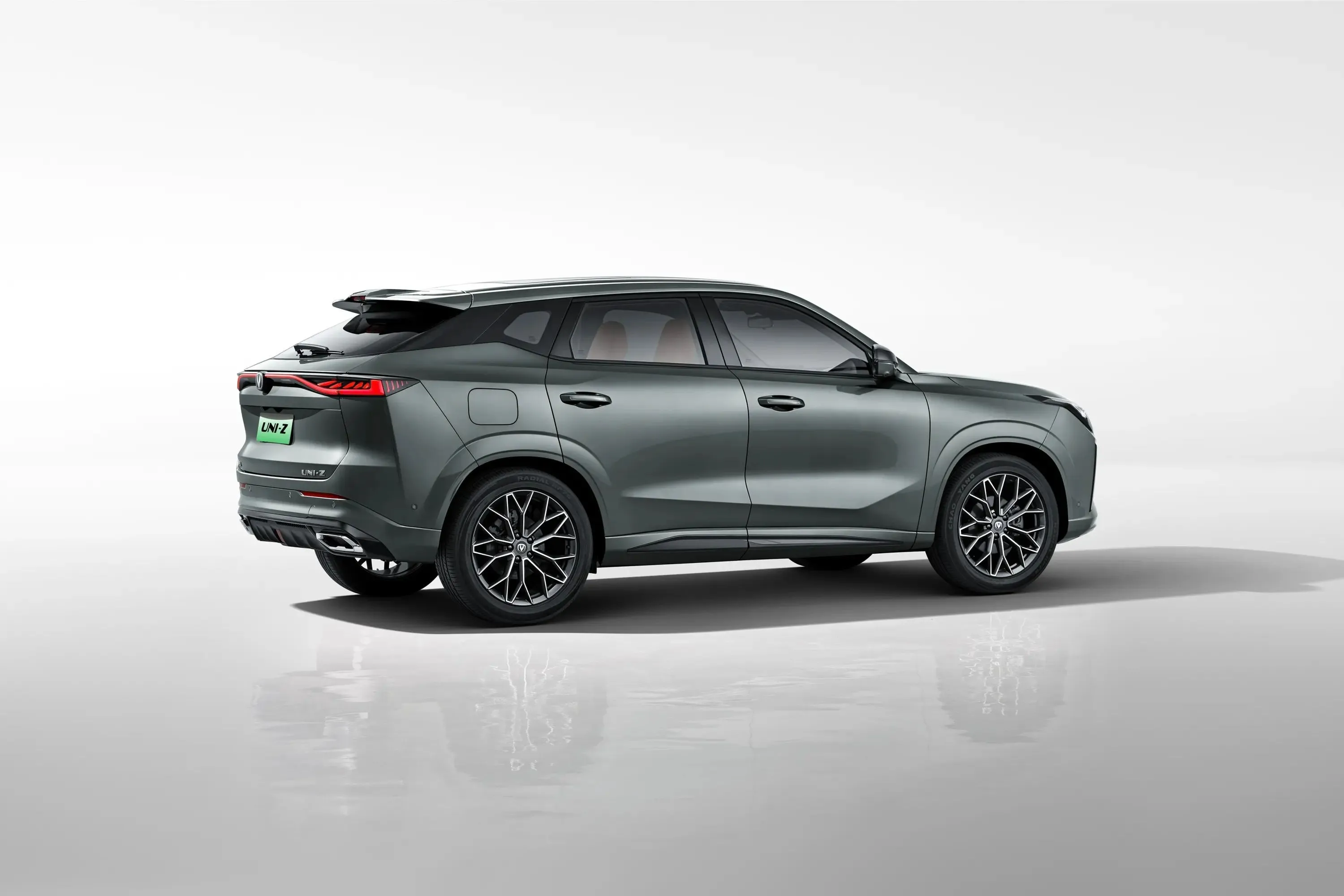 2024 UNI-Z iDD компактная 5-дверная 5-местная версия PHEV SUV lingxian с лицевой ID 540 ° изображение R19 шина