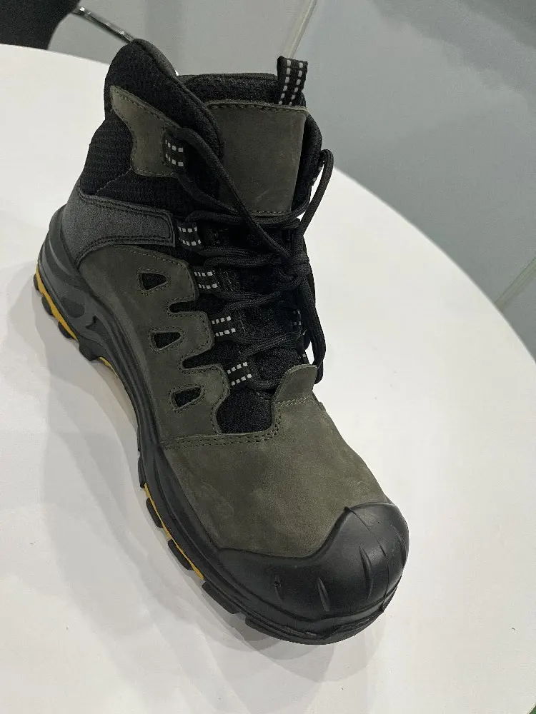 Hot selling industrial protective fashion breathable work boot casual trainers steel toe safety shoes for workers