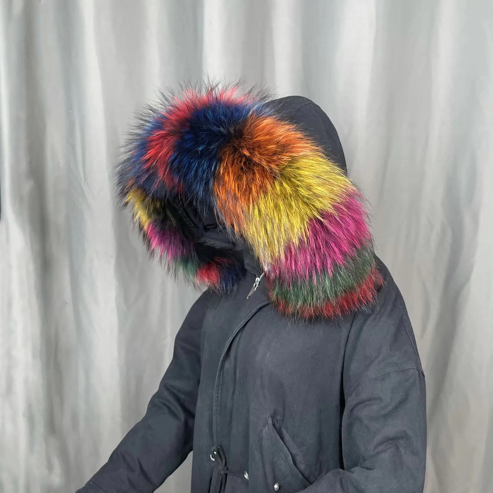 Зимний воротник из меха енота