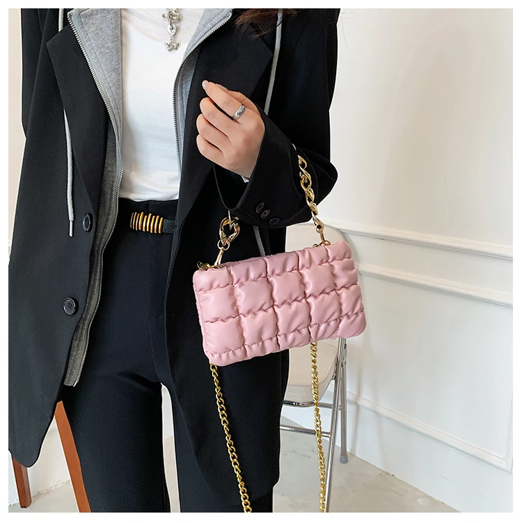 Fashion Europe and America hot sale golden big chain shoulder bag solid color fold chain lady messenger bag