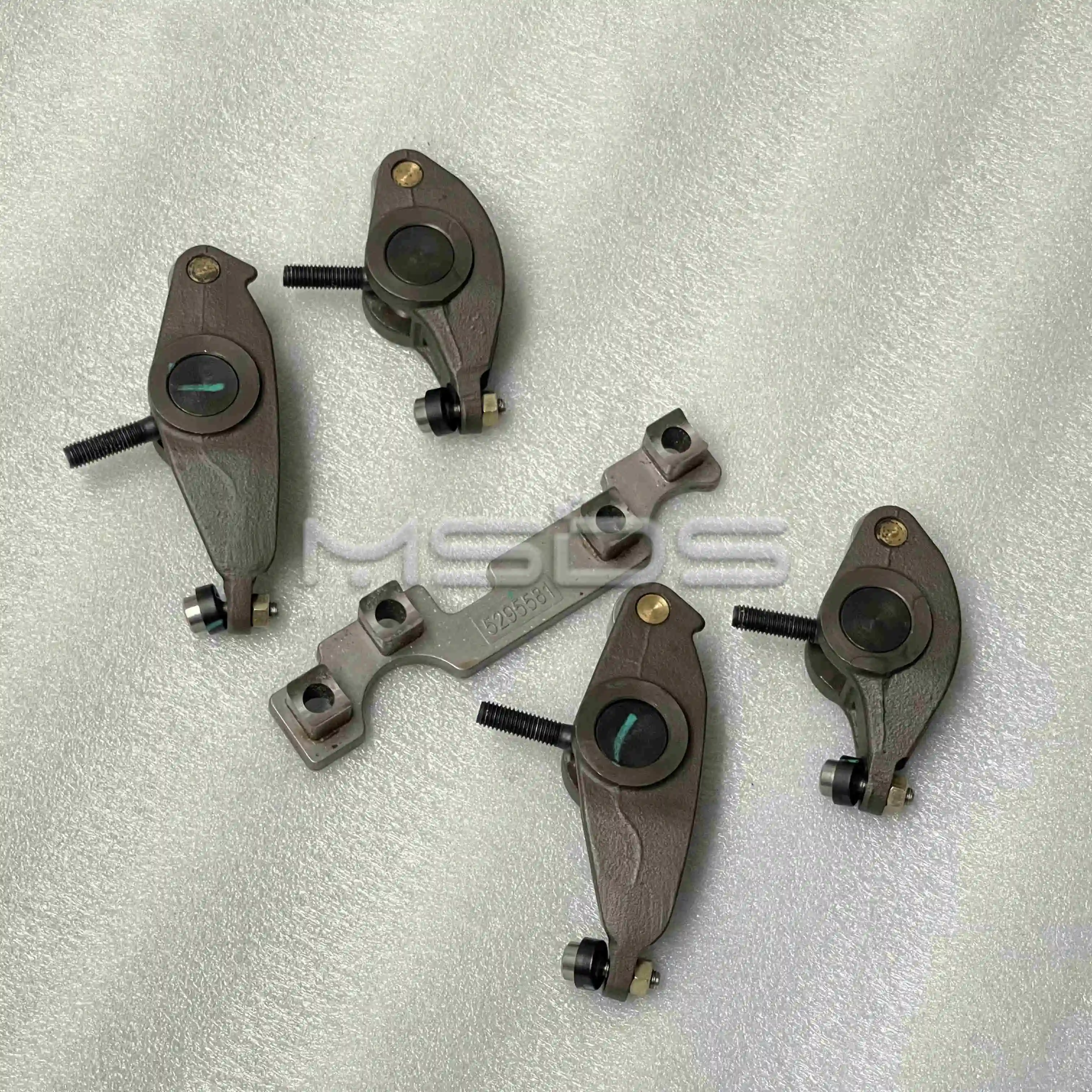 5271538 5305334 5305334F (5255568 5295581 5262518 ) FOTON CUMMINS ISF2.8 двигатель в сборе коромысло рычага
