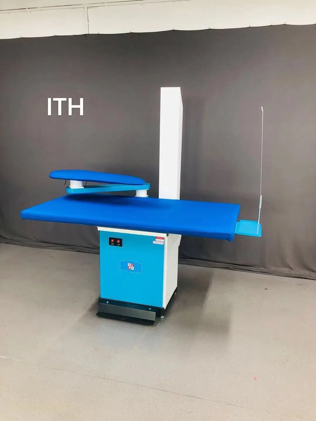 vacuum ironing table with electric steam generator