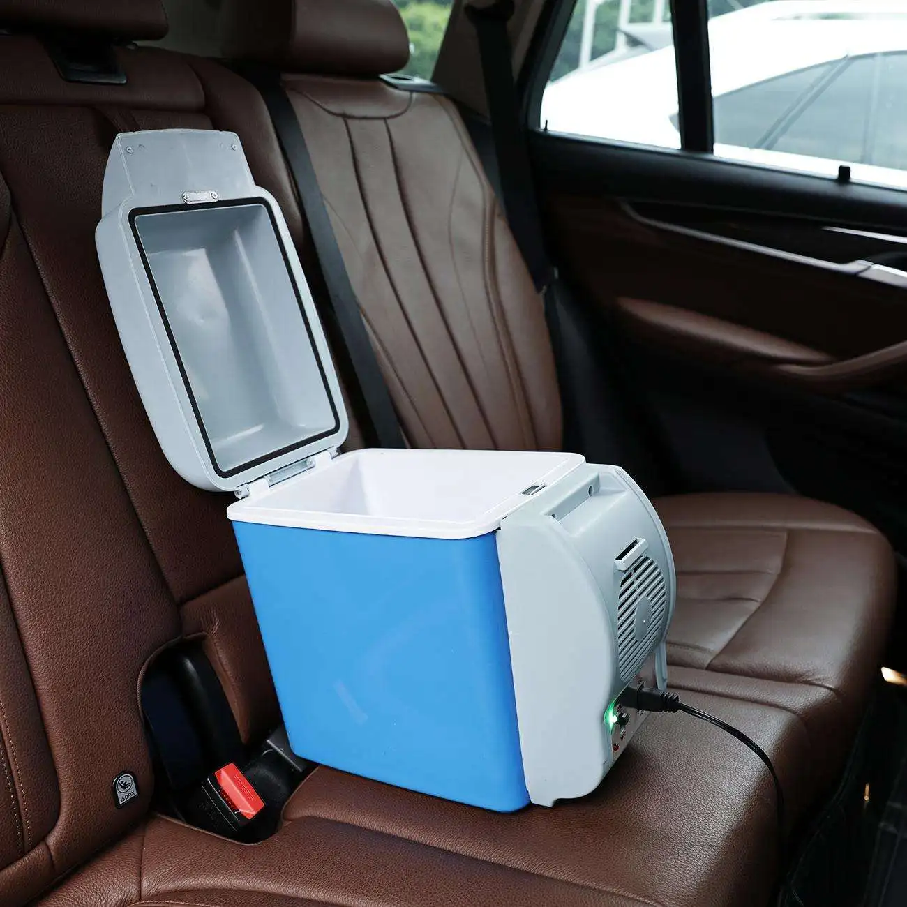 Hot Sales Portable Mini Fridge Small Auto Refrigerator Cooler For Drink Foods Universal 12V 7.5L Car Fridge