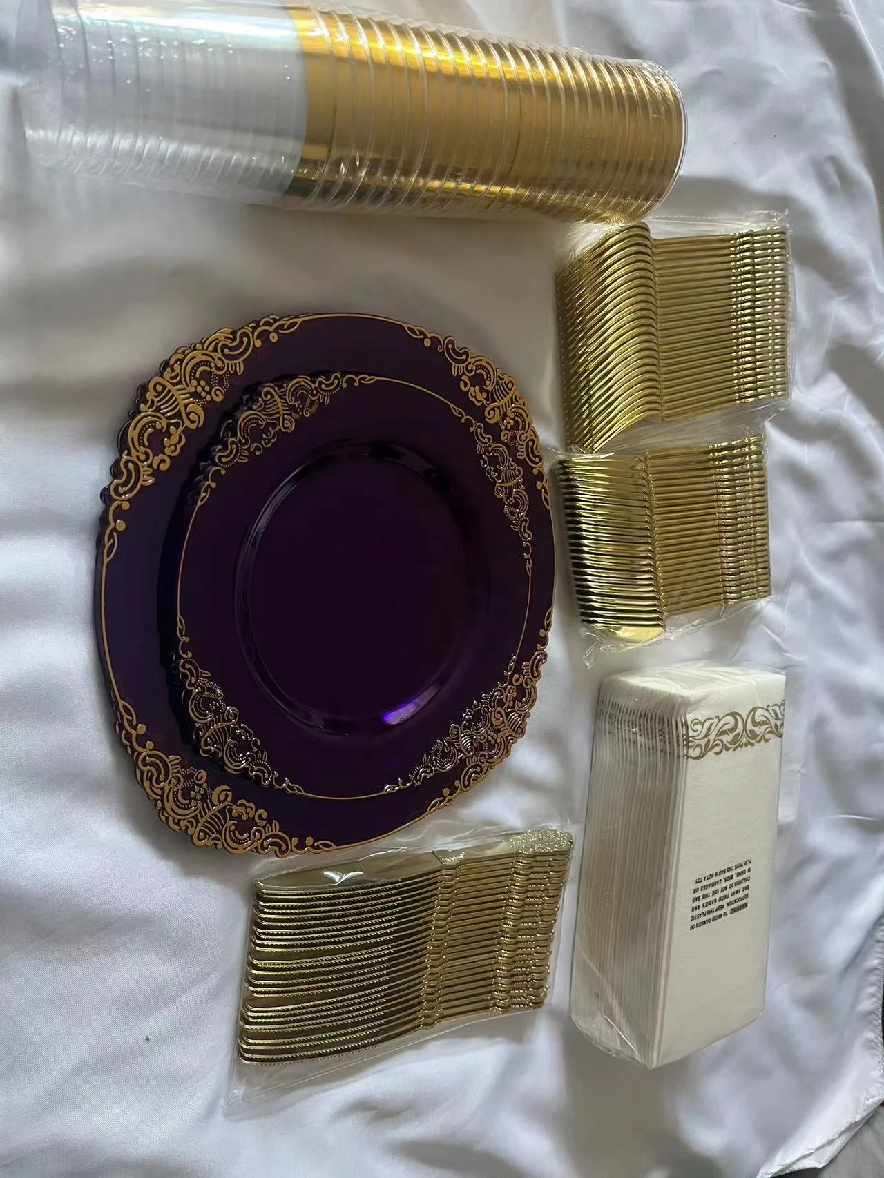 Factory Direct Luxury Tableware Black Purple Silver Pink Gold Plastic Dinner Plate Disposable Plates Charger Plates For Wedding